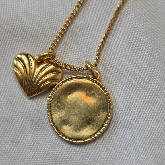 Madewell Women's Gold Toned Etched Heart Hammered Circle Necklace Adjustable - Picture 4 of 4